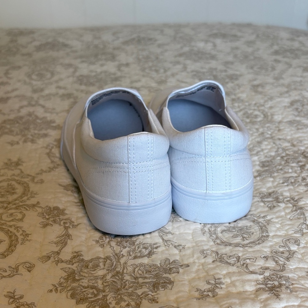 No Boundaries Classic White Slip-On Shoes - Picture 4 of 8